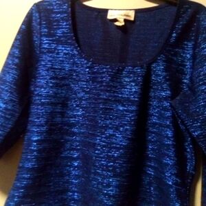 DAVID Benjamin brand ladies sparkly  blue top. Size XL